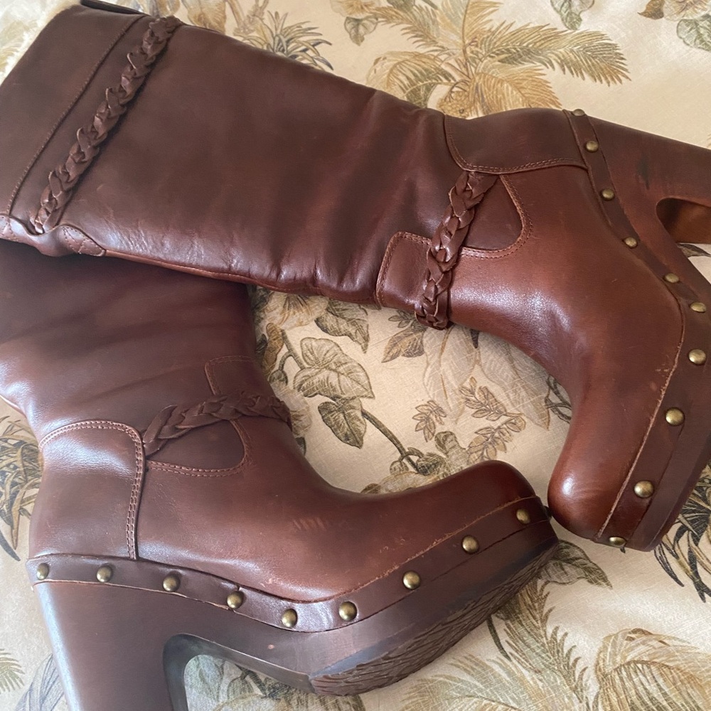 UGG LEATHER BOOTS KNEE HIGH SHEARLING LINED EUC SIZE 7 AUSTRALIA